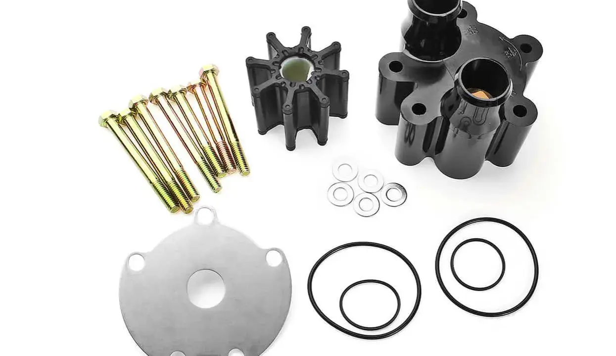 Kit pour changer turbine moteur hors bord Mercury 2 temps : turbine, carter, vis, rondelles et joints.