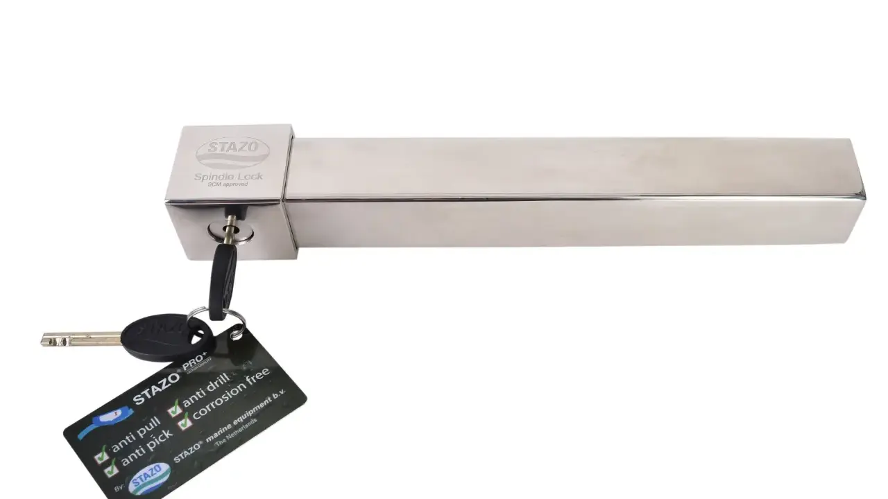 Antivol STAZO pour fabriquer un antivol moteur hors bord. Ce système de verrouillage robuste, avec ses clés, assure une protection maximale contre le vol.