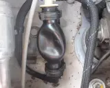 Poire d'amorçage déformée, symptôme d'un problème. Le caoutchouc semble usé.