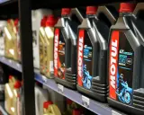 Huiles moteur Motul 4T 3000 20W50 Mineral, parfaites pour votre Honda 4 temps.