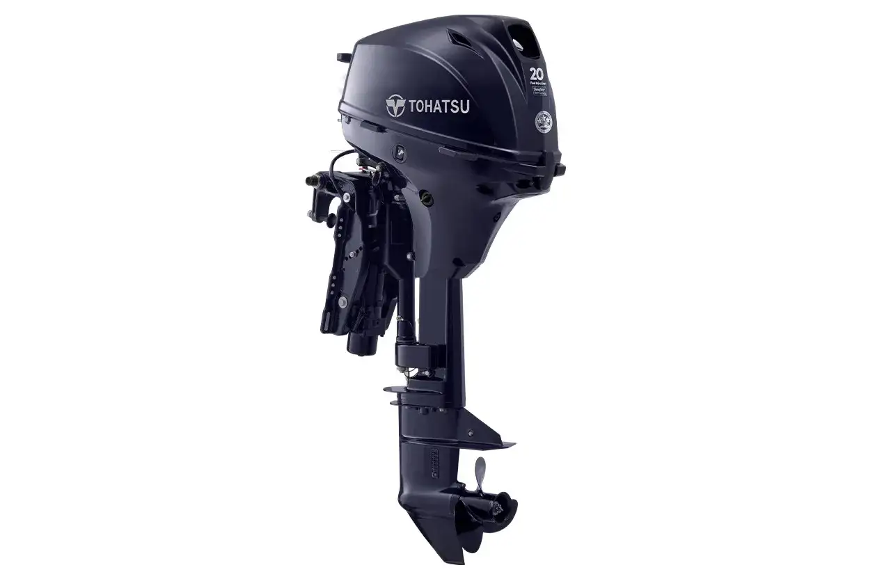 Moteur hors-bord Tohatsu bleu, 20 cv, prêt pour une navigation rapide.