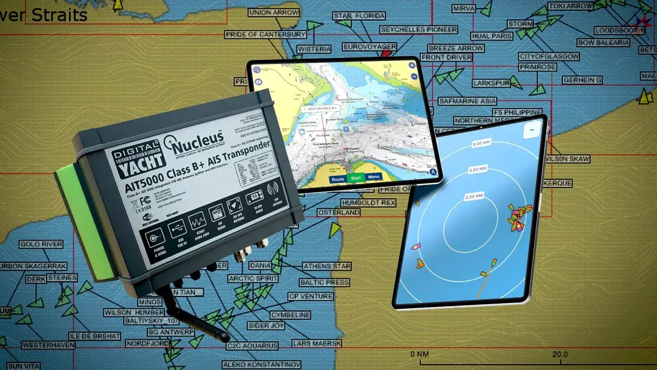 Un appareil AIS transmission auto, des tablettes affichant des cartes marines et des cibles AIS.